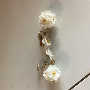 Vintage daisy drop clip earrings